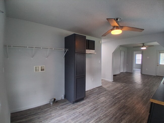 Building Photo - 320 Vermilion St