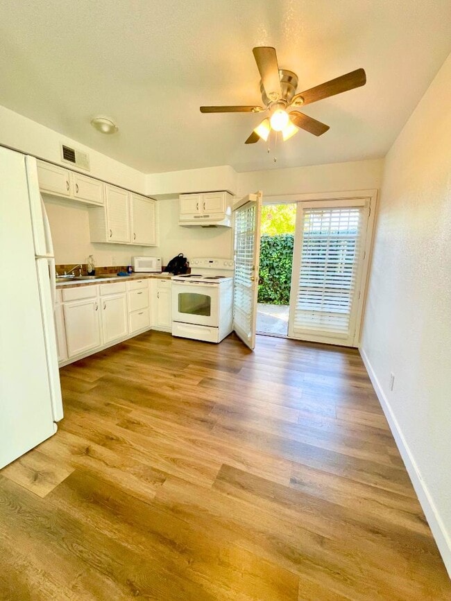 Building Photo - 2421 Country Club Blvd