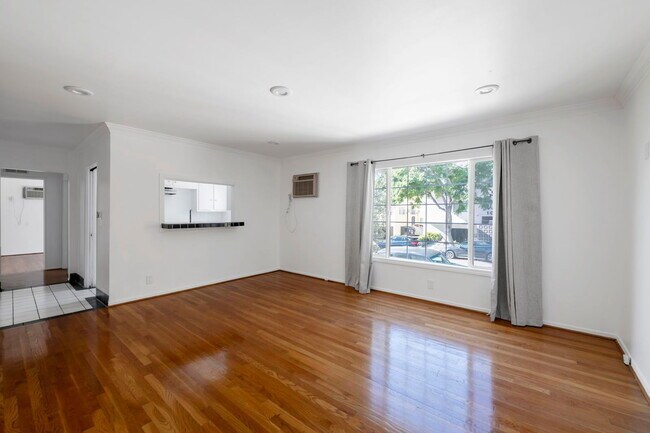 Building Photo - 1008 N Stanley Ave