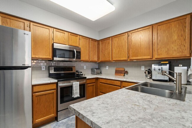 Building Photo - 2502 Timberwood Dr