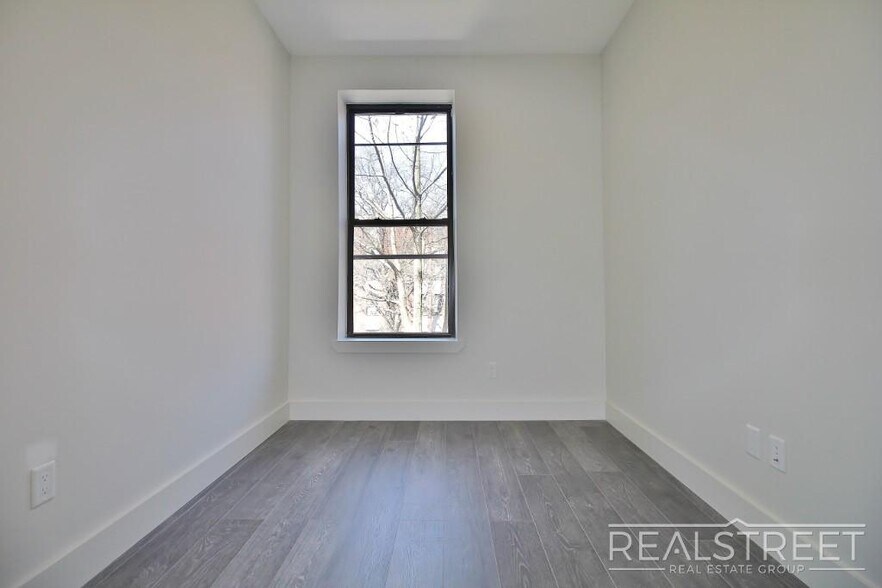 Building Photo - NEW & Spacious Modern 1 BED in Bed Stuy