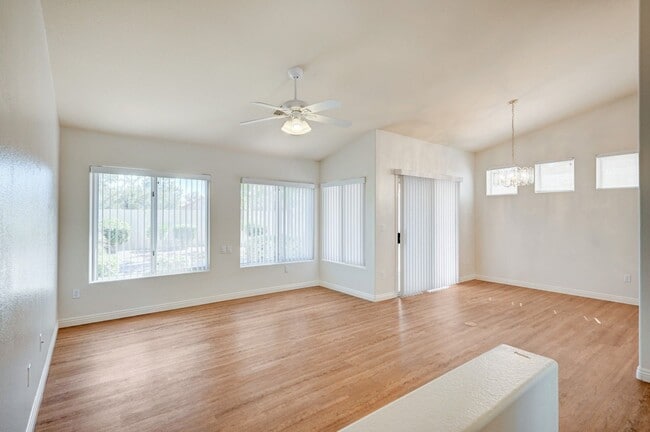Building Photo - Charming 2 Bedroom, Single-Story Home in S...