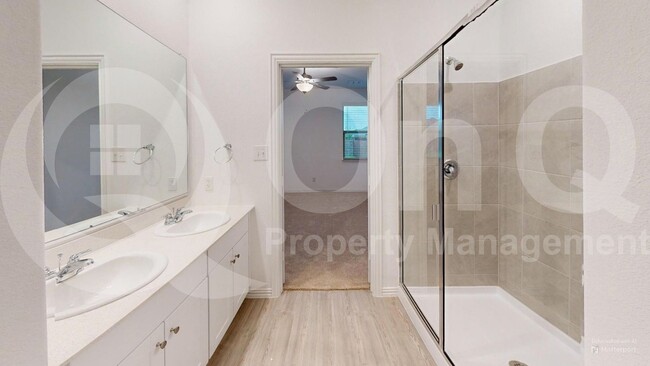 Building Photo - 1420 Rousseau Dr