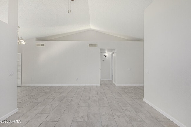 Building Photo - 1813 E Grandview Rd