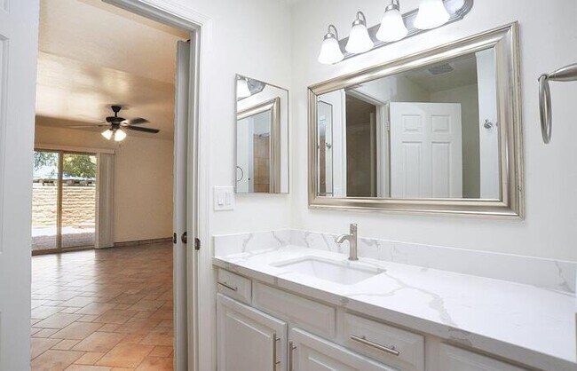 Building Photo - Beautifully Updated 3 Bedroom Townhome nea...