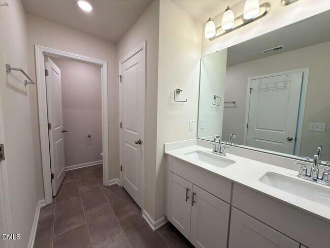 Building Photo - 926 Clearhaven Ln