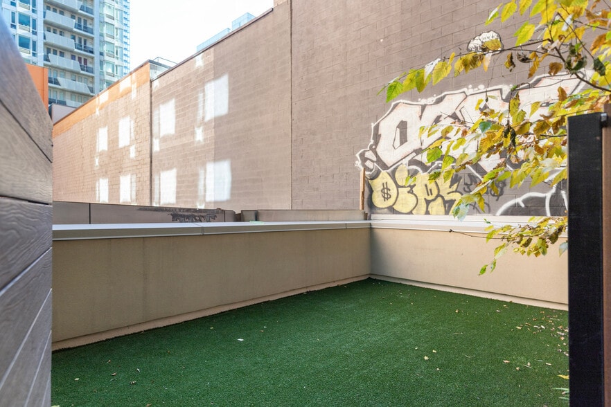 Building Photo - 27-09 44th Dr