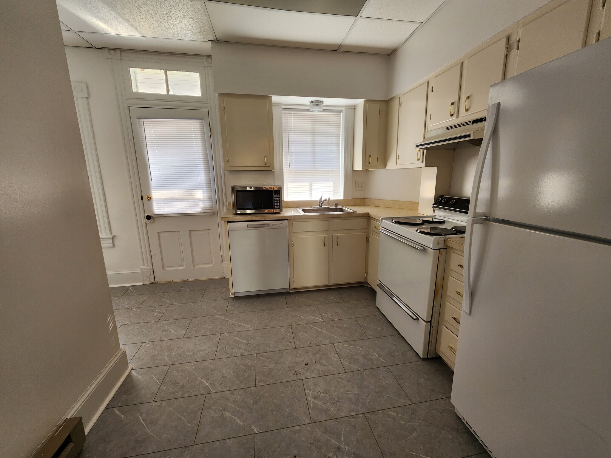 Building Photo - 125 Peyton St