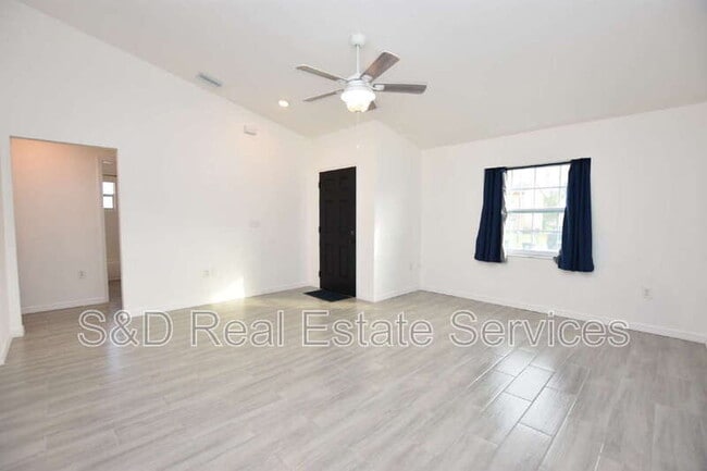 Building Photo - 1035 Fox Lake Dr