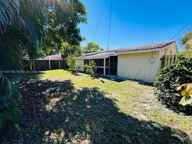 Building Photo - 5654 NE 5th Ave