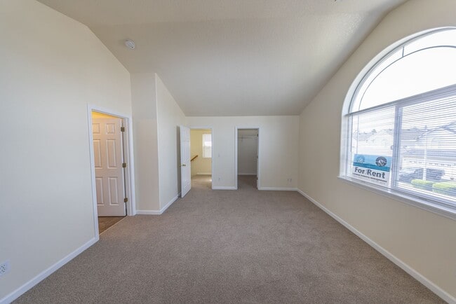 Building Photo - Three bedroom home in Orchards. - JUST UPDATED