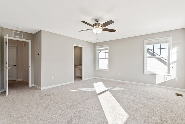 Building Photo - Great corner lot in Austin Creek with Fenced in Yard!