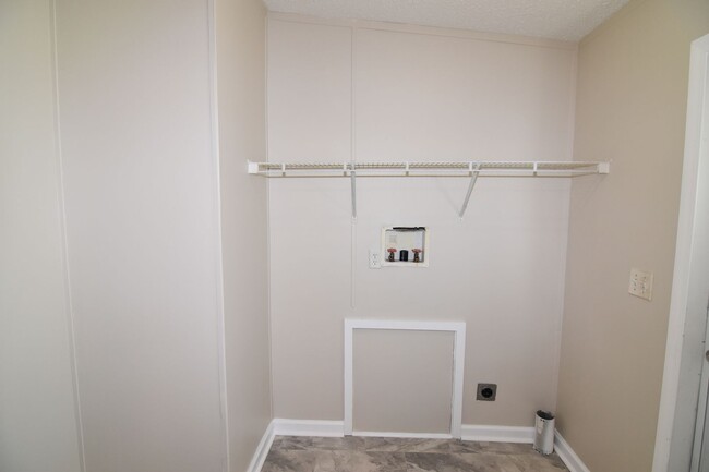 Building Photo - Spacious 3-Bed, 2-Bath Manufactured Home o...