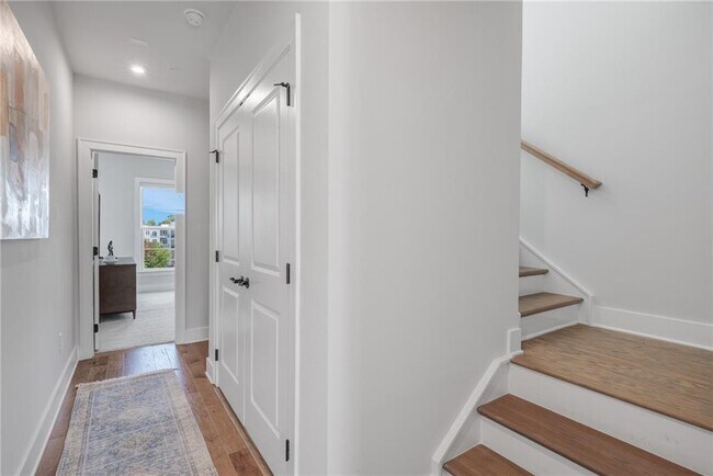 Building Photo - 2143 Burnside Dr NW