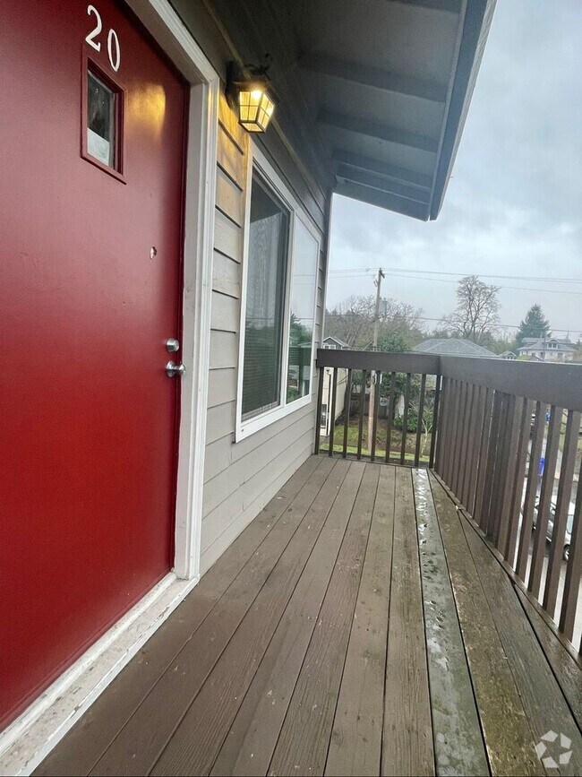 Building Photo - **50% OFF FIRST MONTH'S RENT** Spacious To...