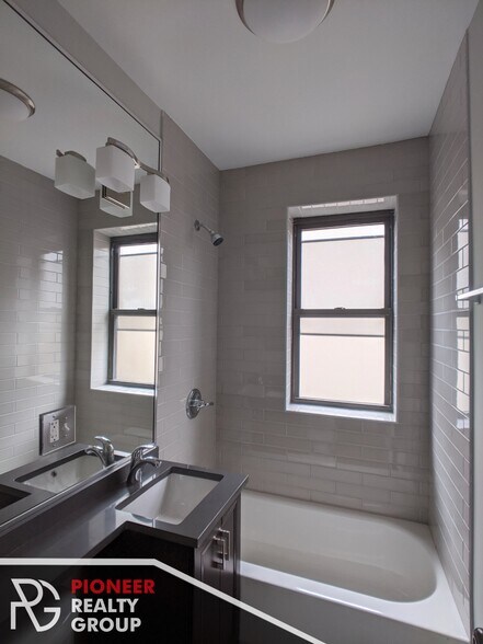 Building Photo - 440 W Belden Ave