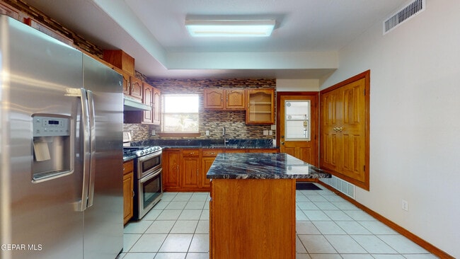 Building Photo - 9033 Leo St