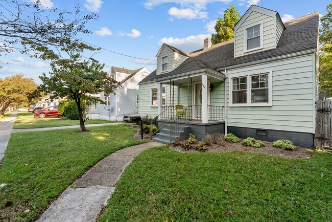 Building Photo - Furnished 4 bedroom Near NOB