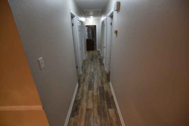 Building Photo - 5157 Cumberland Cove Dr
