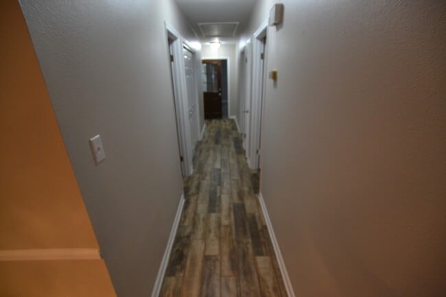 Building Photo - Newly Renovated 3 bedroom, 2 bath duplex conveniently located in Cumberland Cove