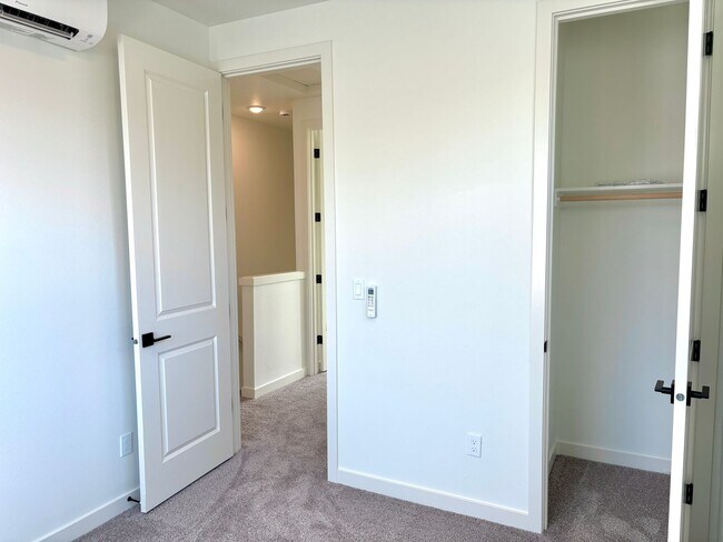 Building Photo - *MOVE-IN SPECIAL*  St. Johns New Build Townhouse - Bright and Spacious End Unit 2 Bedroom with A/...