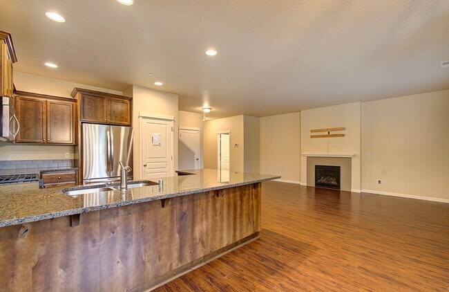 Building Photo - Charming 4 bd 2.5 ba Vancouver Home - Available Now!