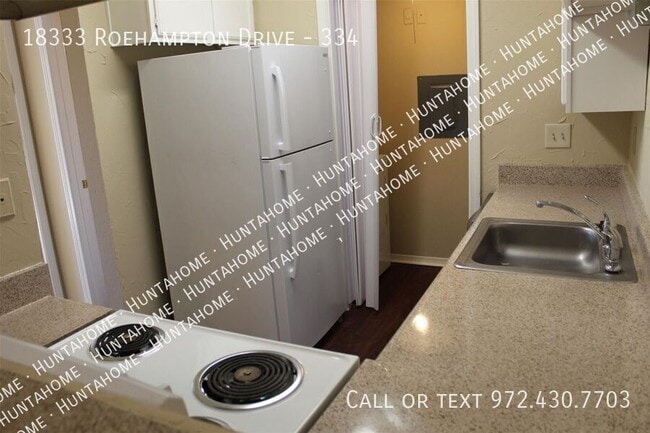 Building Photo - 18333 Roehampton Dr