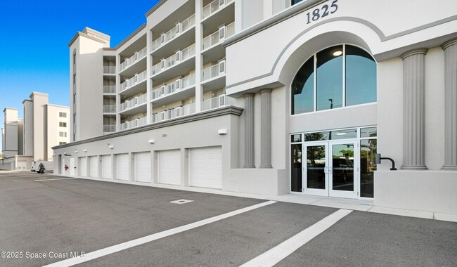 Building Photo - 1825 Riverside Dr