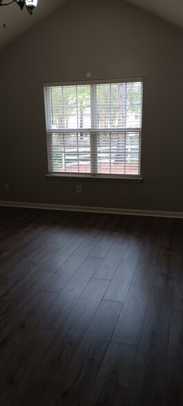 Building Photo - 8041 Christmas Ct
