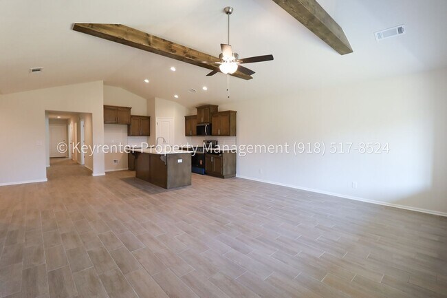 Building Photo - Stunning New Construction Home 4 Bed 2 Bath Broken Arrow