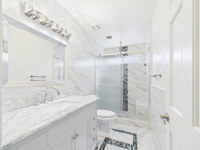 Building Photo - Trade Winds at Gilbert