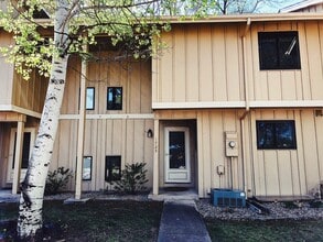Building Photo - 1725 Lake Sherwood Dr