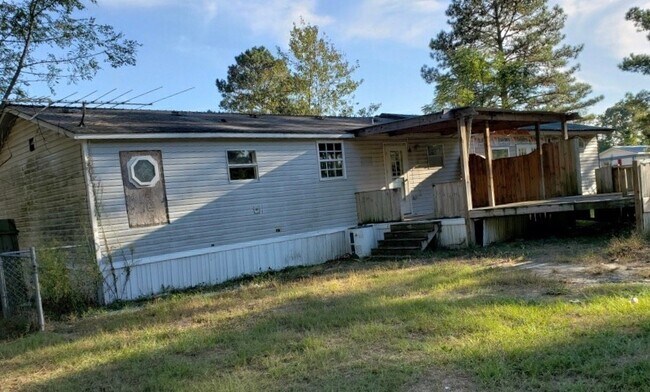 Primary Photo - Rent this 6 bedroom, 1 bathroom Home in Ga...