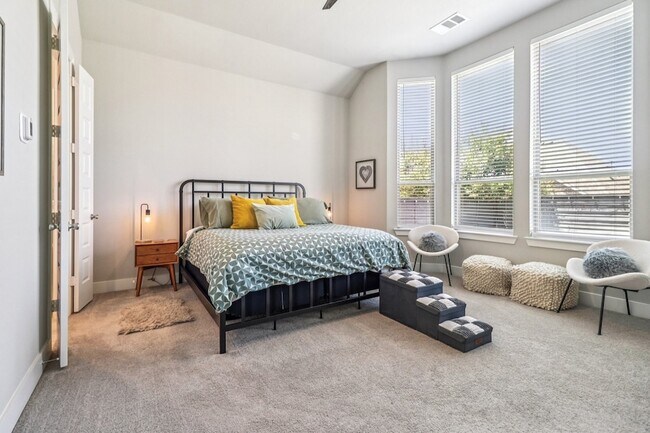 Building Photo - 847 Longbranch Way