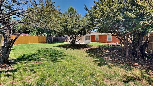 Building Photo - 2640 Manchester Dr