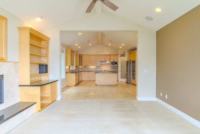 Building Photo - 4Bd/4Ba Seattle Home