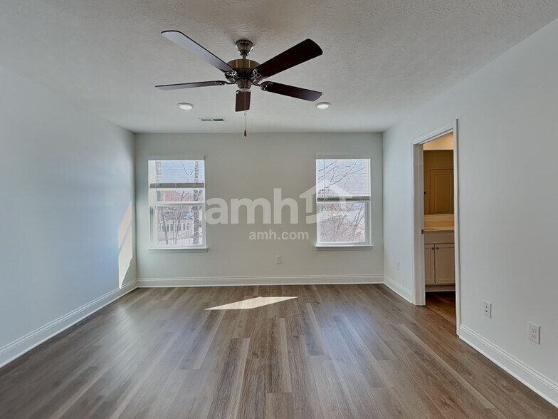 Building Photo - 9052 Henley Ave