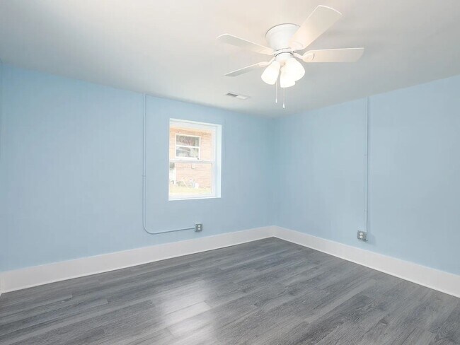 Building Photo - 2 Bedrooms • 2 Full Bathrooms • ~1,254?sq?ft • ~0.34-acre lot