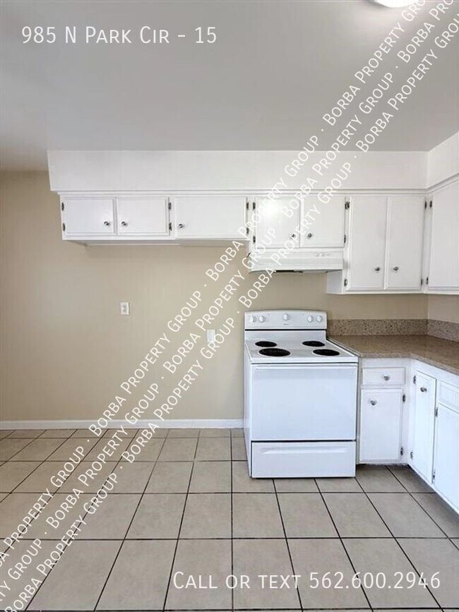 Building Photo - 985 N Pk Cir