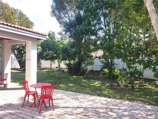 Building Photo - 723 Juniper Ln