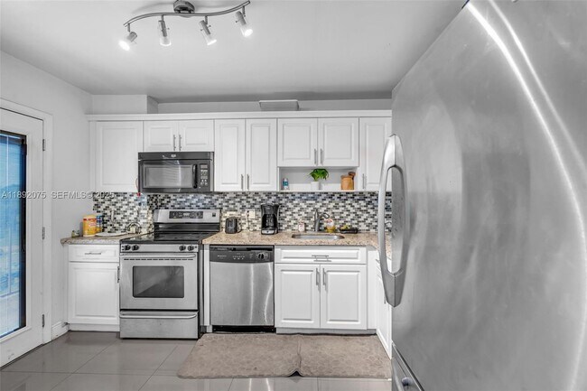 Building Photo - 6100 S Falls Cir Dr