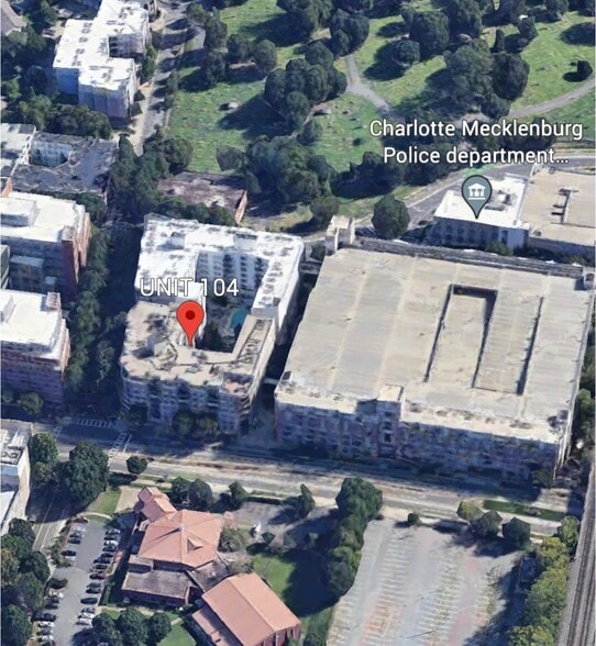 Building Photo - 718 W Trade St