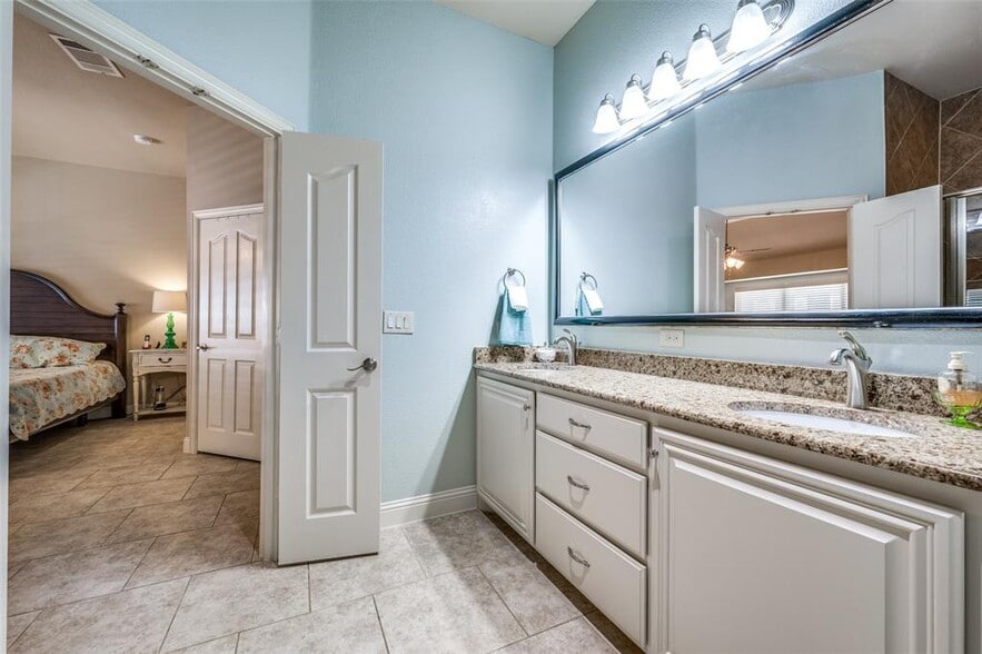 Primary Bathroom - 928 Lighthouse Ln