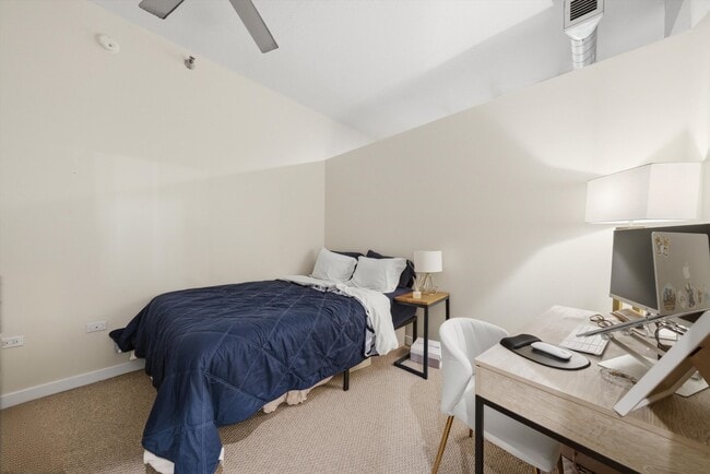 Building Photo - 720 N Larrabee St