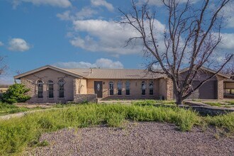 Building Photo - Adobe beauty in New Mexico South County Valley