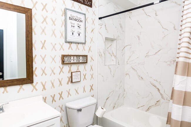 Building Photo - 1933 Industry St