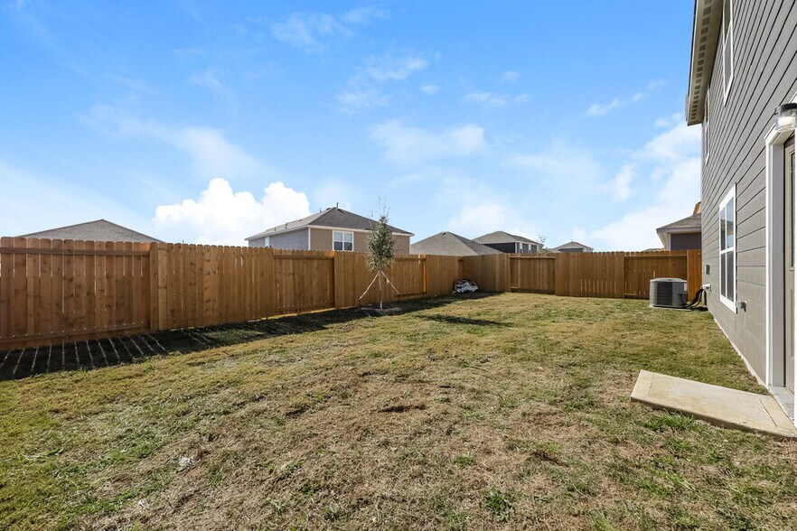 Building Photo - 1328 Redpine Dr