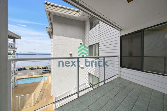 Building Photo - 2 Bed and 2 Bath Exceptional Condo with Water View is Available for Rent!