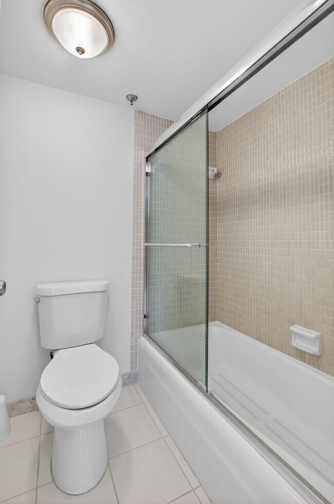 Building Photo - 3009 S Ocean Blvd