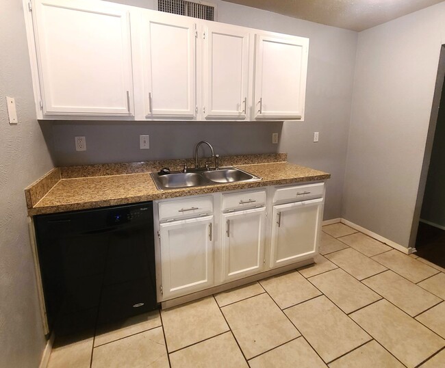 Building Photo - $2150 3BR- South East Arlington